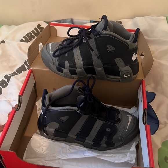 Nike air (gray and blue) size 2y - Picture 2 of 4